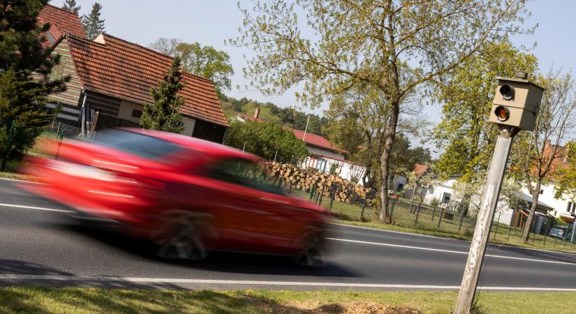 Szokatlan traffipax rémítette meg az autósokat