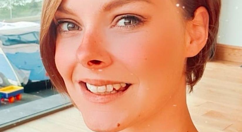 Üzenetet talált lánya vintage ruhájában az anya: ami rajta állt, attól ellált a szava - Videó
