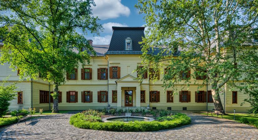 Wellness, ősfás park és 100% relax vár a Főnix Wellness Resort kastélyhotelben