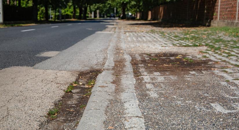 Hétfőtől útlezárás várható – vízvezetéket cserélnek a Tripammer Gyula utcán