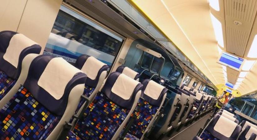 Kigyulladt egy InterCity vonat mozdonya Veszprém közelében