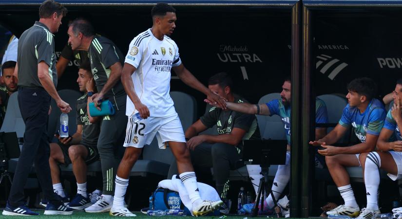 Alexander-Arnold máris nyomás alatt?