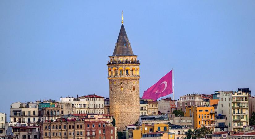 Terjed az olasz átok, hirtelen megroppant a turizmus még egy népszerű országban, ahol extra riasztó körülmény jelentkezett