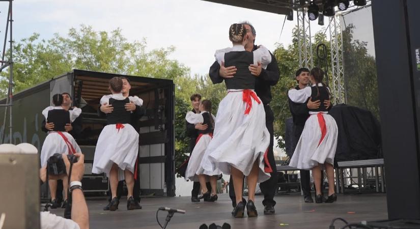 Népszerű volt a Tűzvirág Táncegyüttes fellépése is augusztus 20-án