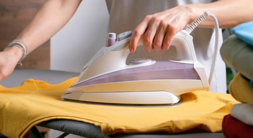 Nem a szódabikarbóna a leggyorsabb – így tüntesd el a ráégett szennyeződést a vasaló talpáról!