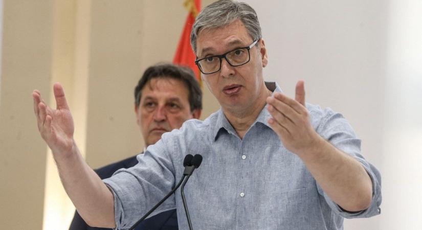 Vucic vitára hívja a tüntetőket
