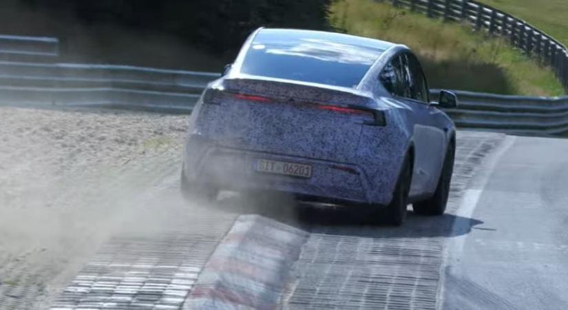 A Nürburgringen bukkant fel az új Tesla Model Y sportosított verziója