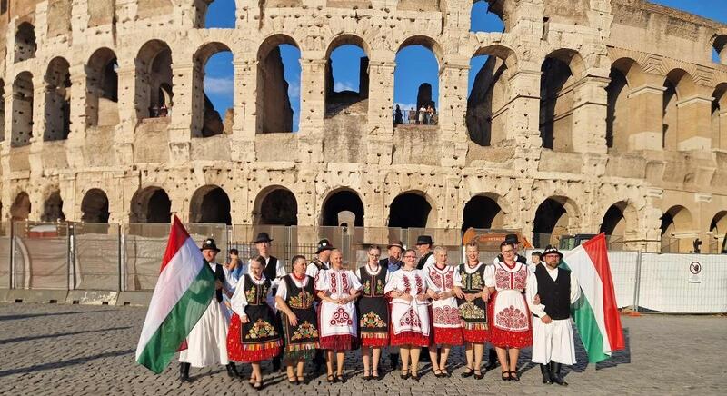 Somogyi táncokat ropnak Rómában a látrányi és buzsáki hagyományőrzők