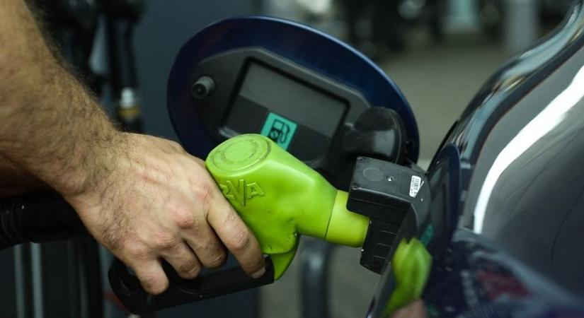 Ezt is megértük: megindulhatnak a románok Magyarországra tankolni – ennyibe kerül mostantól az üzemanyag és csak még rosszabb lesz