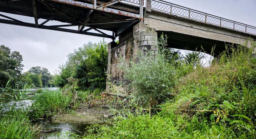 Kiderült, mit találtak a hajdú-bihari híd lábánál, amiért a környéket is lezárták