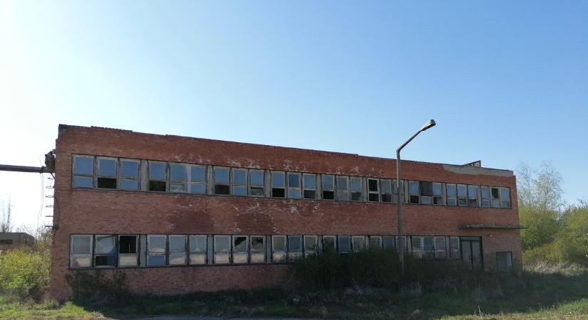 Elhagyott üzem, eladó holtág, színötös diákok és titkos szenvedélyek Csongrád-Csanádban
