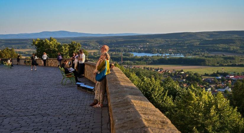 Kert és művészet találkozása - Elkezdődött az Arcus Temporum - Képgaléria