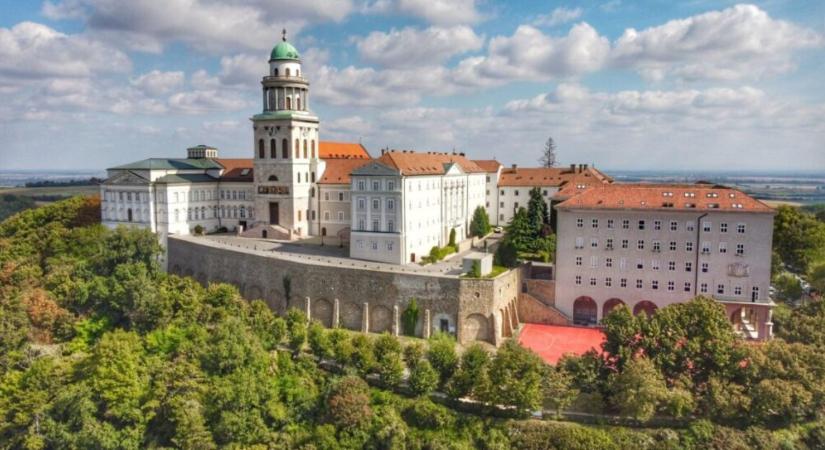 Pannonhalma több mint ezer éve őrzi a magyar államiság és a keresztény kultúra értékeit