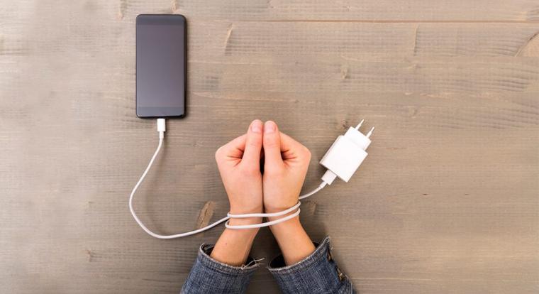 A digitális trágyadomb bűvöletében - ezért görgetünk vég nélkül és hiszünk az álhíreknek
