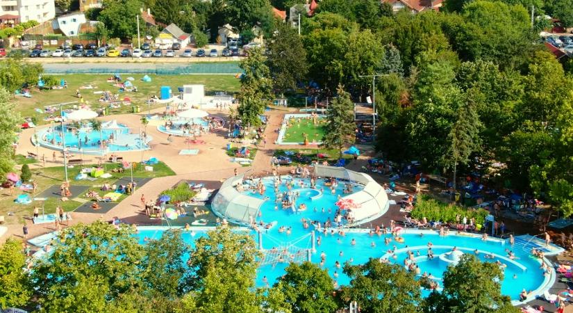 43 focipályányi strand – friss felvételek az ország legnagyobb fürdőjéről