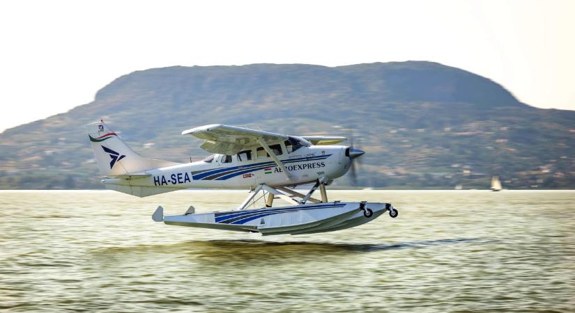 Különleges repülő landol a Balatonon – mutatjuk, hol lehet látni a hétvégén