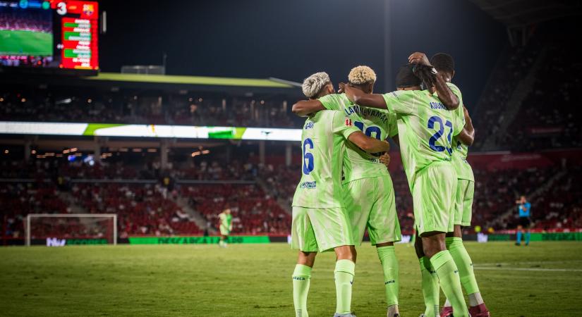 Hansi Flick nyilatkozata kőkemény üzenet az FC Barcelona vezetőinek
