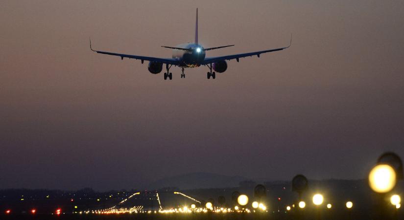 Halálsikolyok a római Wizz Air-gépen, dönteniük kellett a pilótáknak