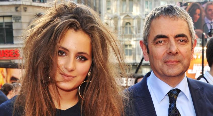 Rowan Atkinson lányának úgy megromlott az apjával való kapcsolata, hogy már nem beszélnek egymással