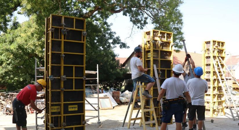 Kétmilliárdból épül az általános iskola területén a csúcstechnológiás szakképző