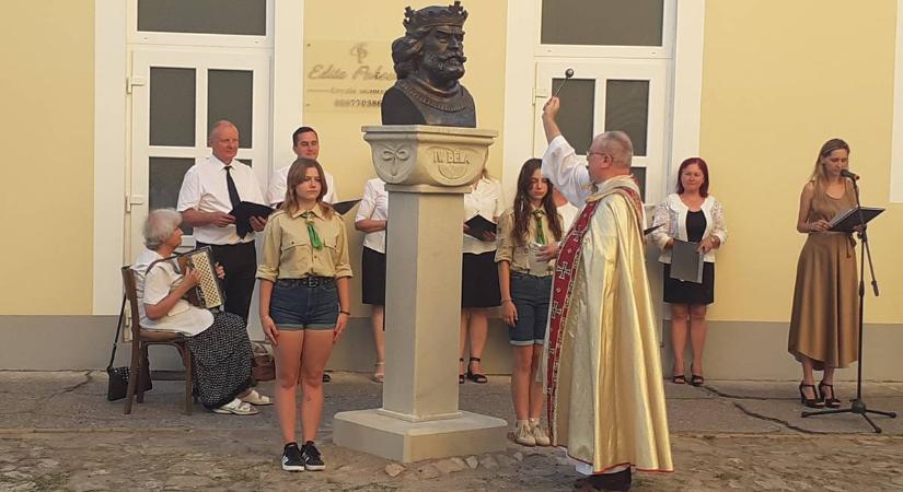 Kenyérszentelés és szoboravatás Beregszászban - A legnehezebb időben is lehet jövőt teremteni