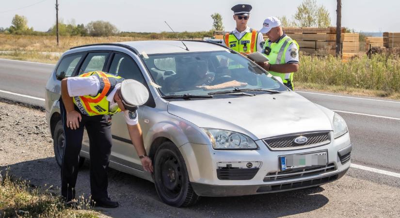 Megakad a szeme a románoknak a magyar rendőrautókon Nagyváradon