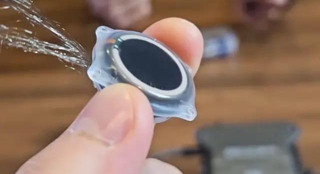 Ők is chipet akarnak ültetni az emberek agyába, komoly kihívót kaphat a Neuralink