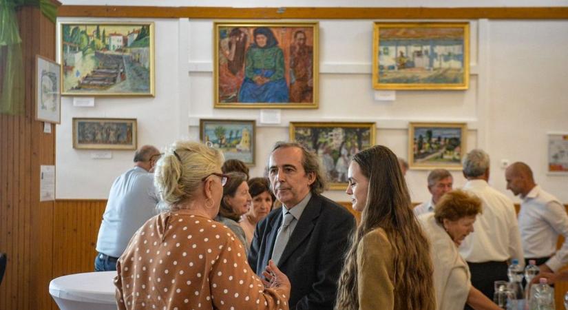 A hűség festőjét a kiállított alkotásai idézik a hevesi szülőfalujában