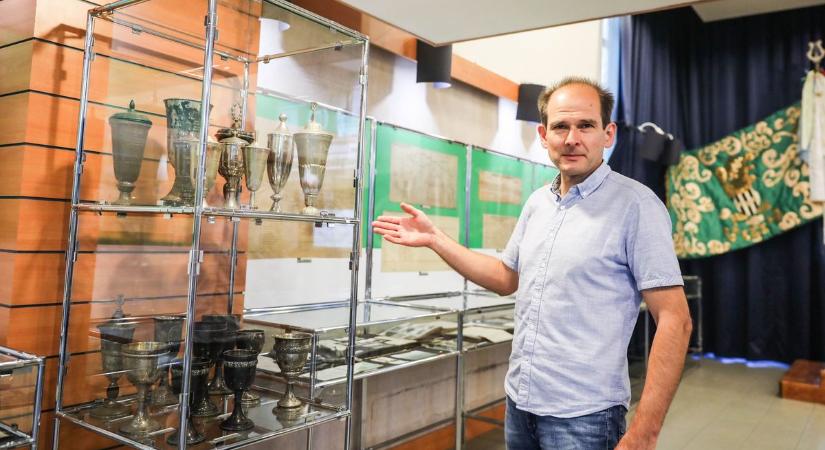 Haladás-tárlat a levéltárban: Nemcsak a járműveket, a kulturális életet is rendbe hozták!