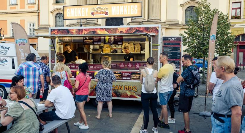 Nyárzáró gasztroélmény Eger szívében – Újra Food Truck Show