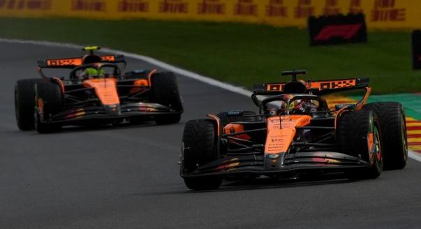 Folyamatosan fejleszt a domináns McLaren