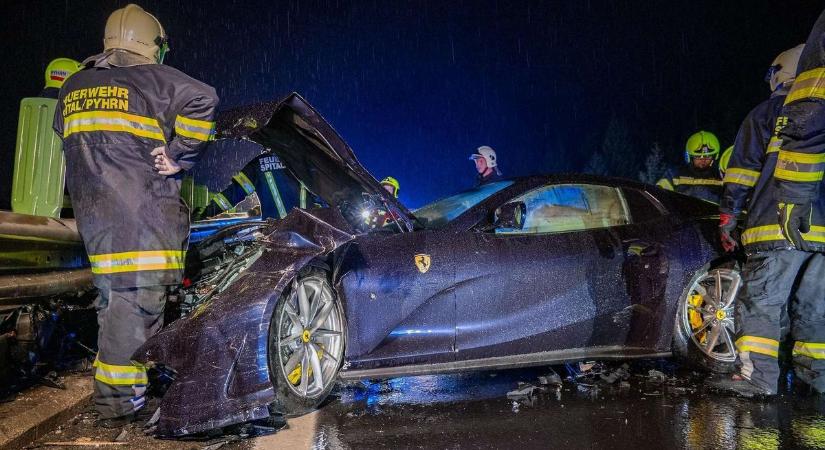 Méregdrága Ferrari tört össze az ausztriai balesetben - fotók