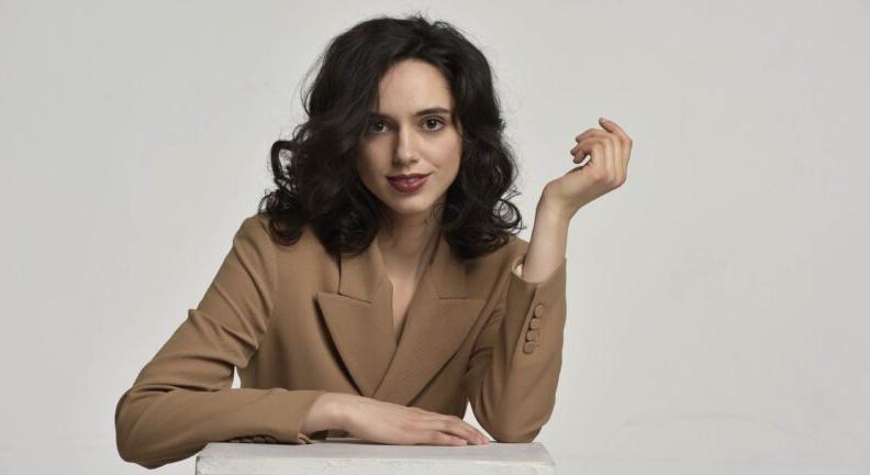 Életrajzi stand-up est – Kemény Zsófi története is látható az Egy életem sorozatban