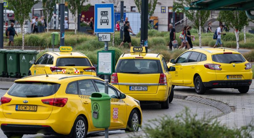 Megütöttek és kiraboltak egy taxist Budapesten