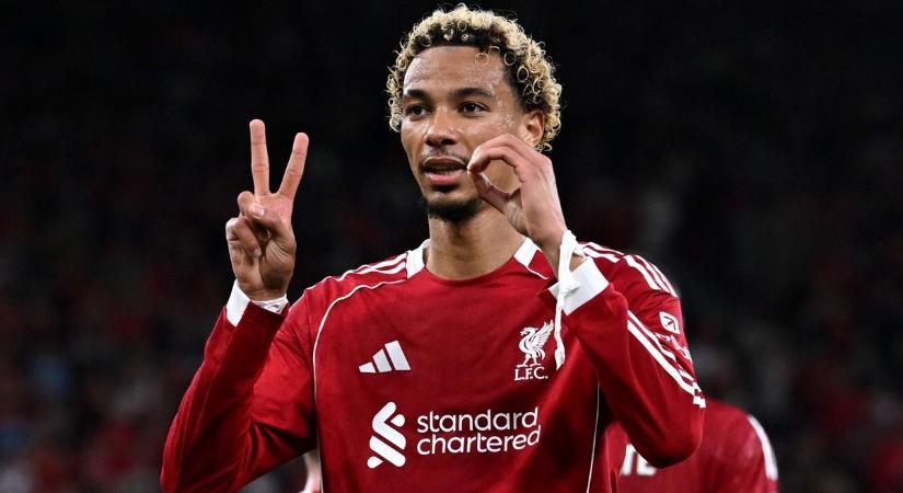 Mindenkinek leesett az álla, álomnővel érkezett a Liverpool legújabb játékosa