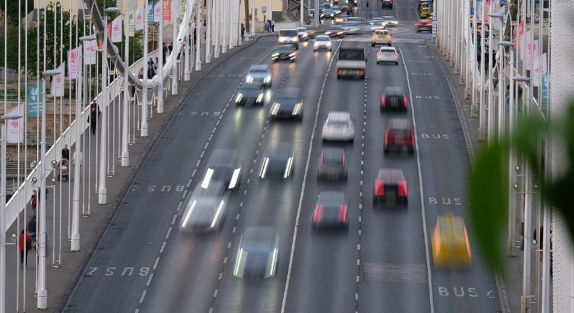 Figyelem, autósok: hatalmas közlekedési káosz Budapesten, az autópályákon sem jobb a helyzet