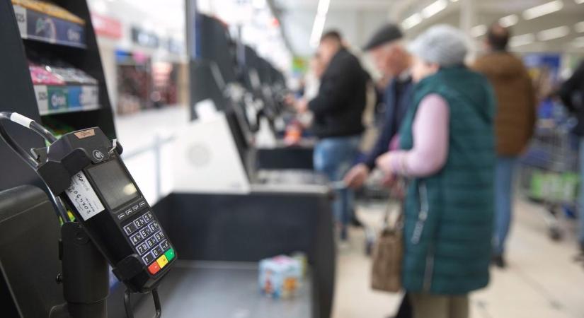 Debrecenben is hódít a „banántrükk” – úgy verik át vele az önkiszolgáló kasszákat, ahogy nem szégyellik