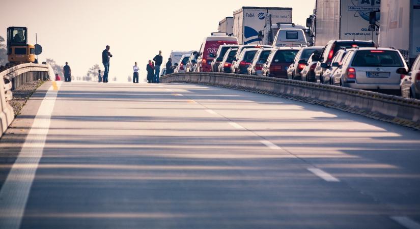 Most érkezett: Megállították a forgalmat az M7-es autópályán, borzalmas baleset történt