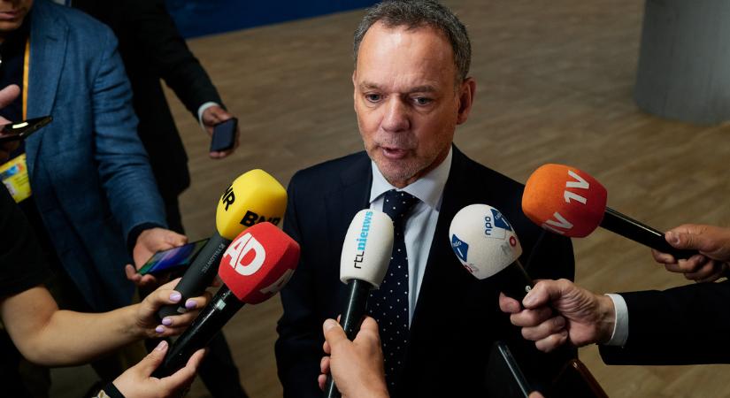 Lemondott a holland külügyminiszter a gázai helyzetre hivatkozva