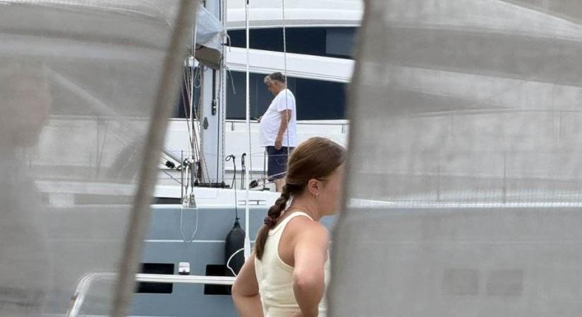 „A kiskakas kukorékol” – Orbán reagált az utazását érintő kritikákra