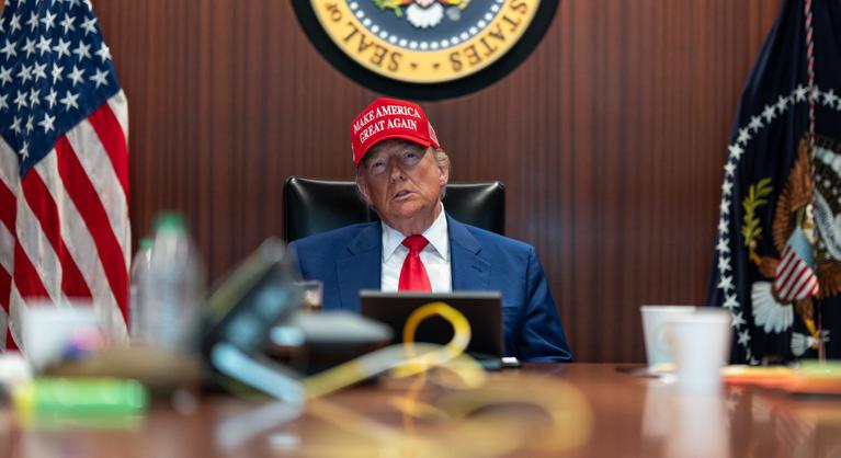Titkos rendeletet írt alá Donald Trump, amerikai rakétacsapásokat helyezett kilátásba
