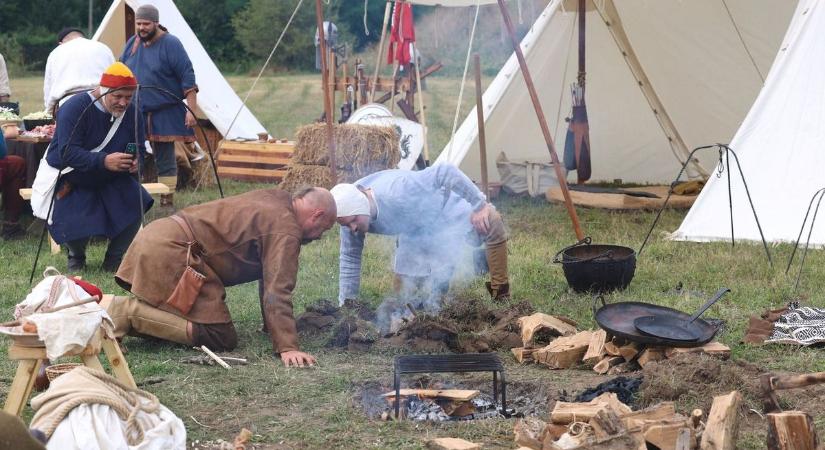 Viking ragut is kóstolhattak a Sóstói Múzeumfaluba látogatók (fotókkal és videóval)