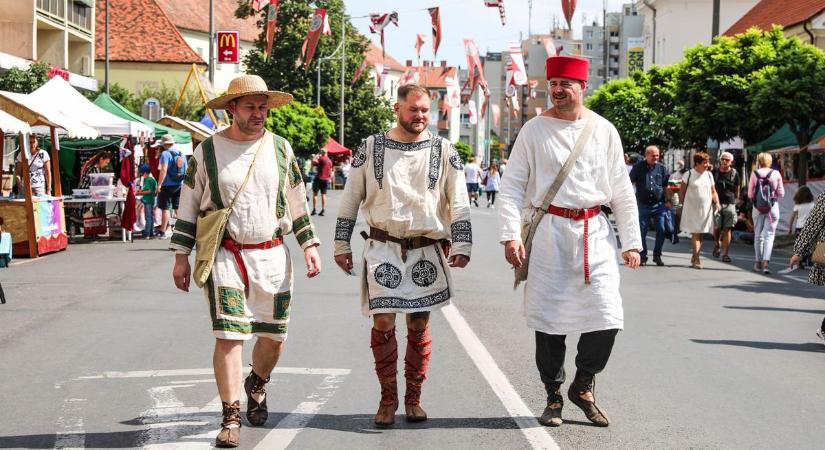 Szombat délelőtti hangulaltok az Öreg Város Vásárából - fotók