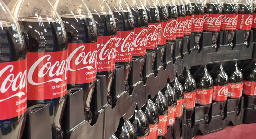 Megszabadulhat egyik népszerű üzletláncától a Coca-Cola