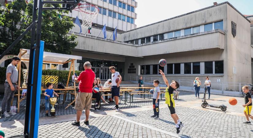 Falco-Bajnokok tere: idén már harmadszorra a karneválon - fotók