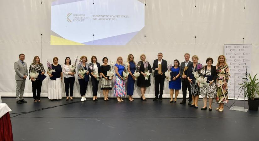 Pedagógusokat jutalmaztak Debrecenben – itt a névsor