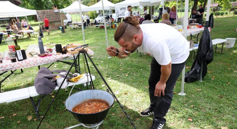 Rönköt a férfiak, sodrófát az asszonyok hajítottak Töröcskén – Nyárbúcsúztató Bográcsozás Somogyban