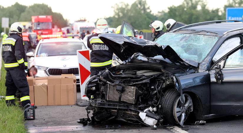 Most érkezett: tömegkarambol történt a VIII. kerületben