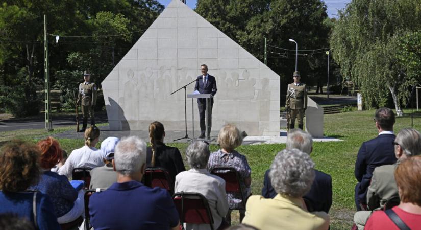 Rétvári Bence: Rétvári Bence: a háborúra az egyetlen jó válasz a kimaradás