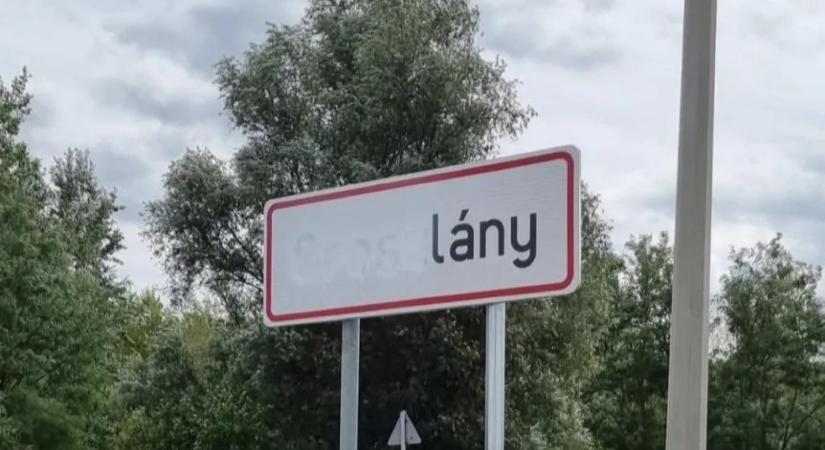 Sulyok Tamás elintézte ezt is, a városhatárt jelző oroszlányi táblákról eltüntették az „orosz” szót
